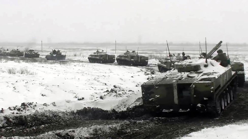 Una columna de tanques rusos dentro de Ucrania.