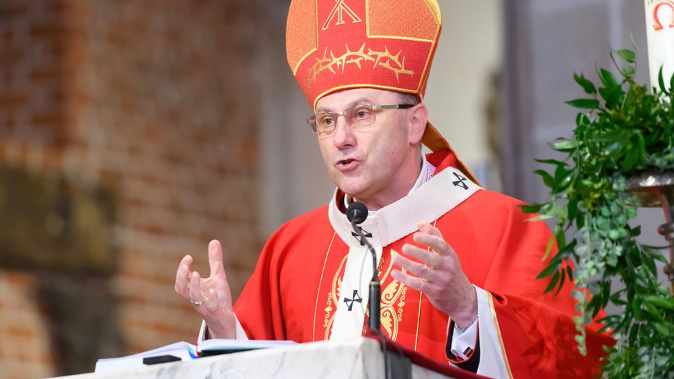 На изображении изображен польский архиепископ Войцех Полак