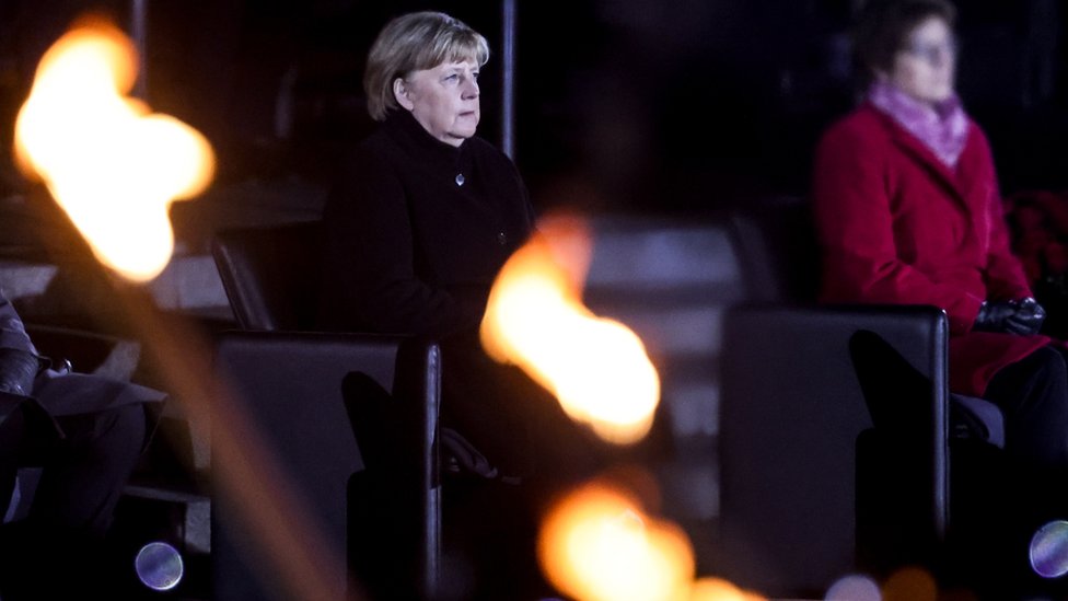 Angela Merkel askeri törenle uğurlandı, vedası için bir de punk şarkısı seçti