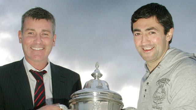 Dundalk manager Stephen Kenny with Derry's Peter Hutton