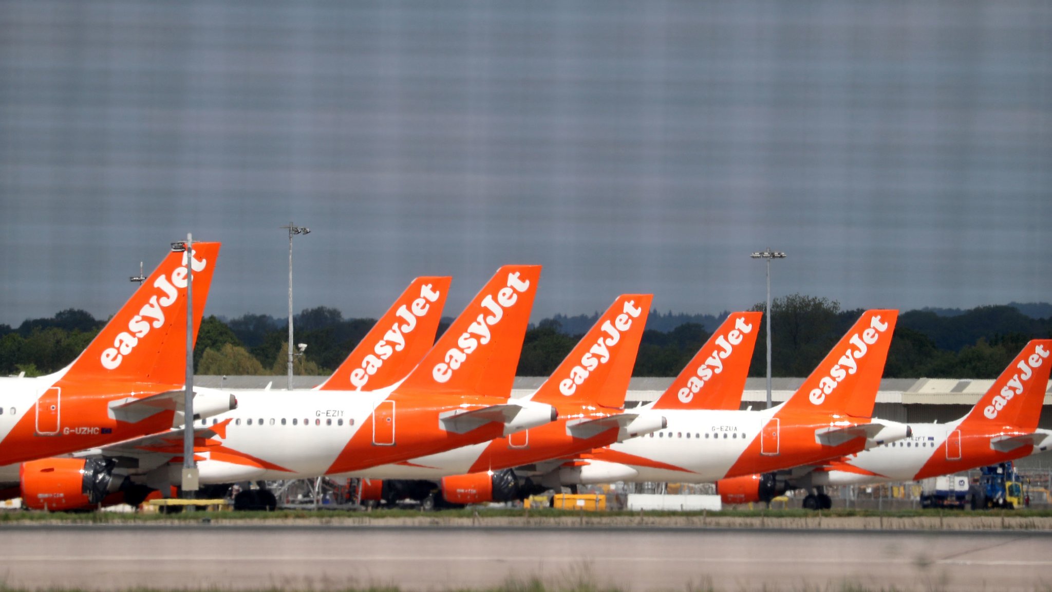 EasyJet flights cancelled after software failure - 