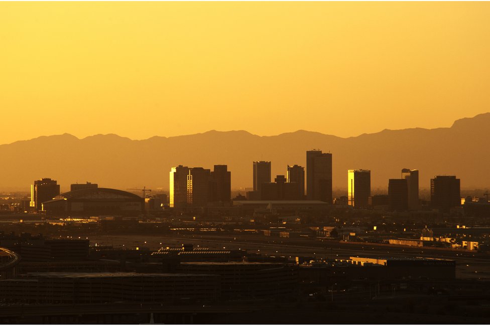 Skyline de Phoenix, Arizona, al atardecer.