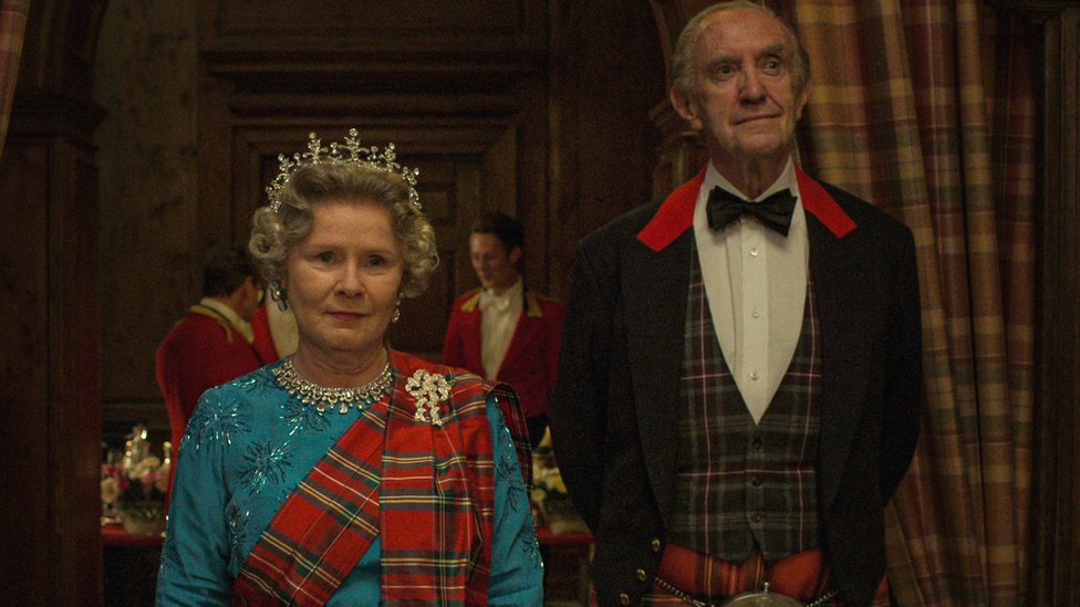 Imelda Staunton interpreta a la reina y Jonathan Pryce, al príncipe Felipe en 