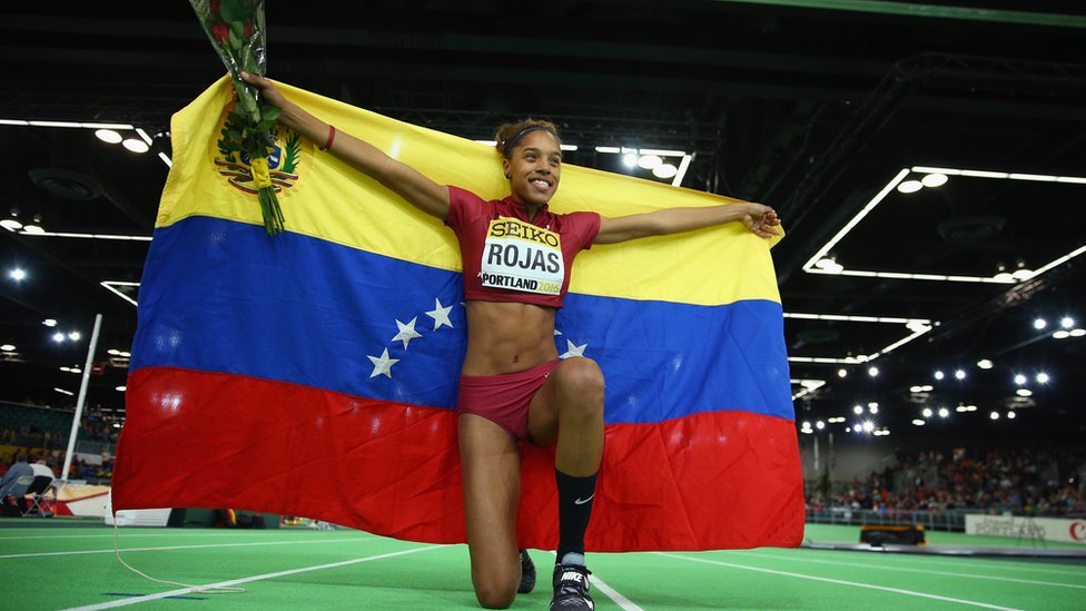Rojas se convirtió en la campeona mundial de pista cubierta más joven de la historia. Yulimar Rojas