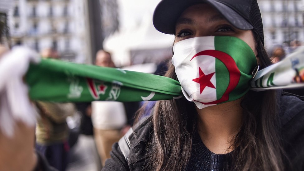 متظاهرة جزائرية