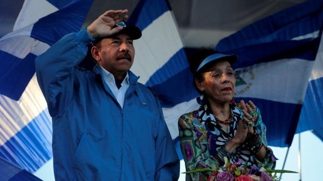 Ortega y su esposa