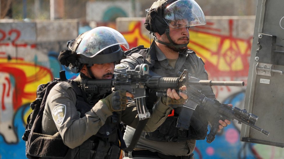 الضفة الغربية: مقتل فلسطيني في عملية عسكرية للجيش الإسرائيلي في أريحا 1 إسرائيل تقول إن قواتها تعمل في أريحا دون أن تدلي بأي تفاصيل.