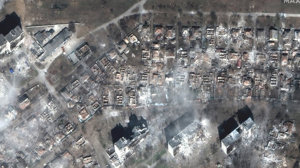 Una imagen de satélite que muestra la devastación causada por los ataques rusos