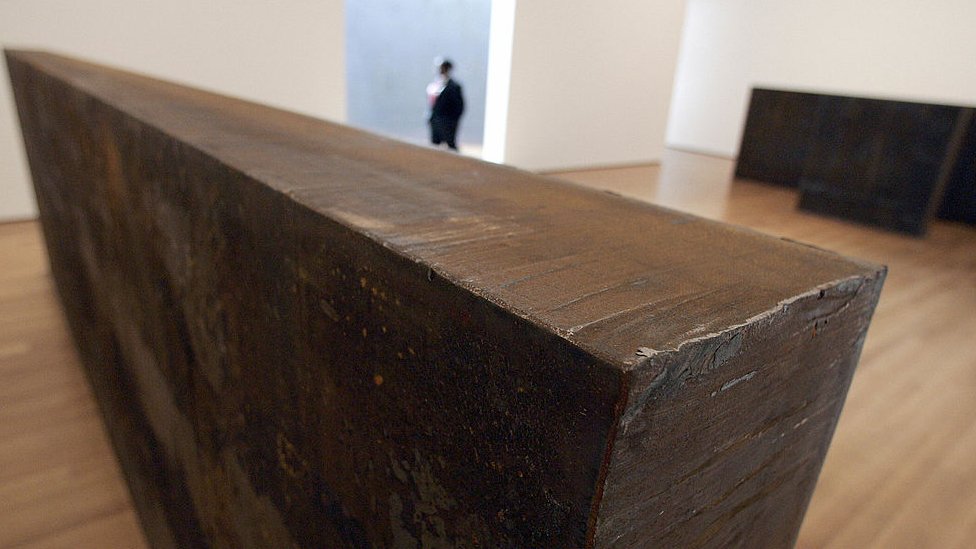 Equal Parallel / Guernica-Bengasi, de Richard Serra