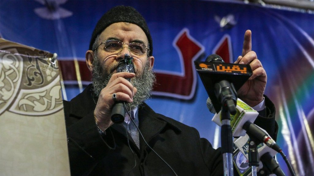 ويعد مخيون أول من أسس للدعوة السلفية في مسقط رأسه بمحافظة البحيرة، وقد تعرض للاعتقال أكثر من مرة في عهدي السادات ومبارك.