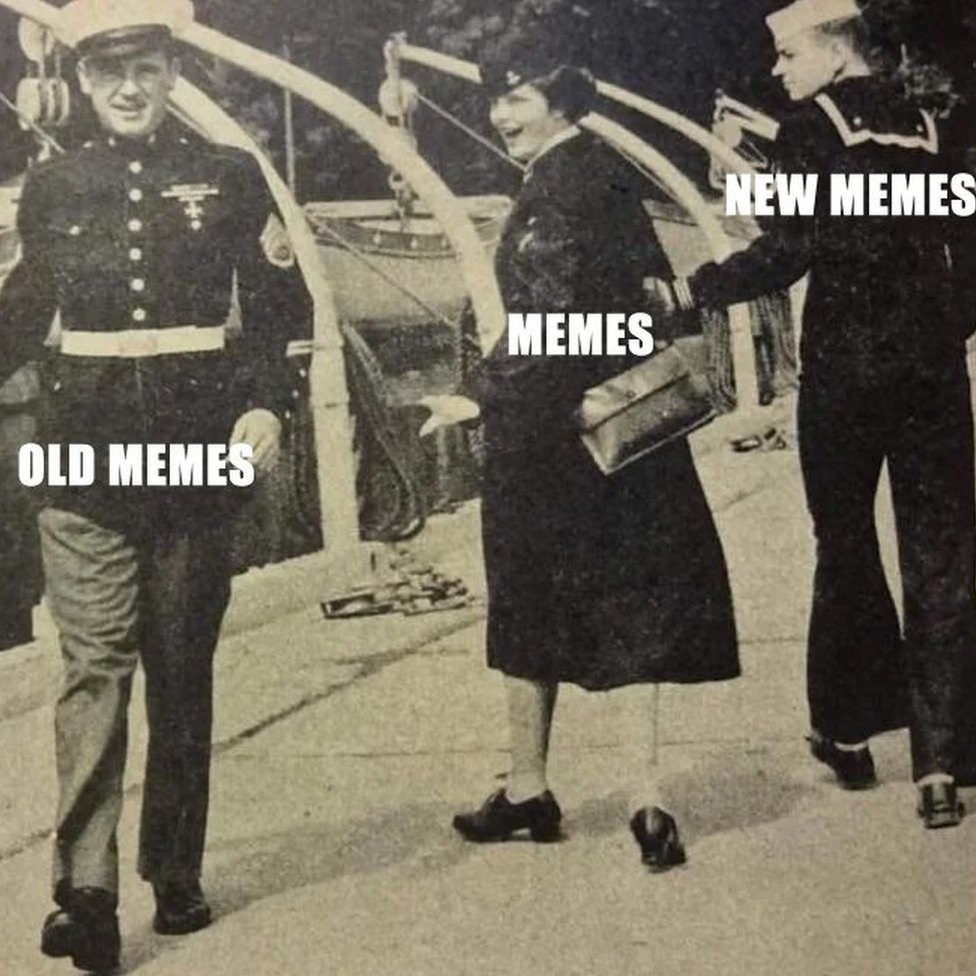 La imagen de 1950 convertida en un meme. El sargento elegante representa a los "nuevos memes" y el cadete a los viejos.