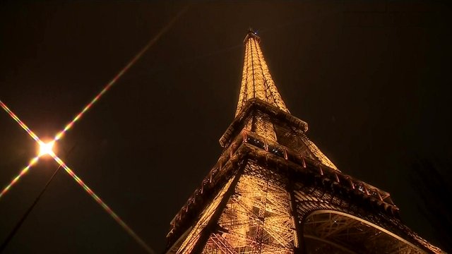 Eiffel Tower: Iconic Paris landmark gets a mini-twin - BBC Newsround