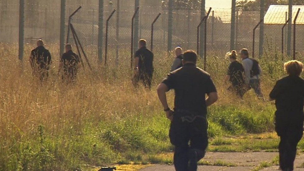 HMP Lindholme Prison Officer 'strangled Unconscious' By Inmate - BBC News