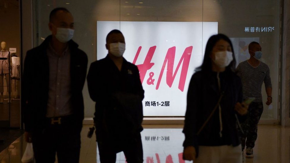 H&M sign in China