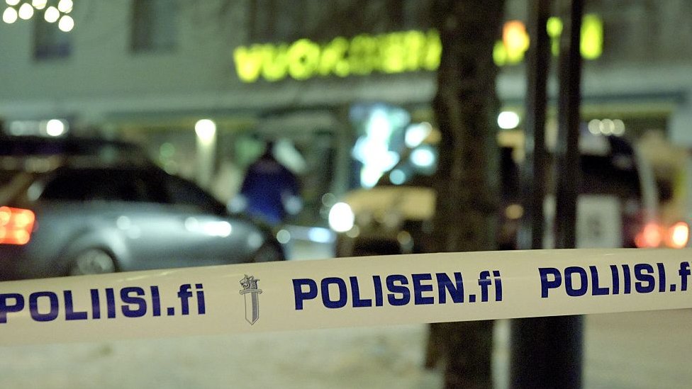 Finlandiya'da polis kordonu