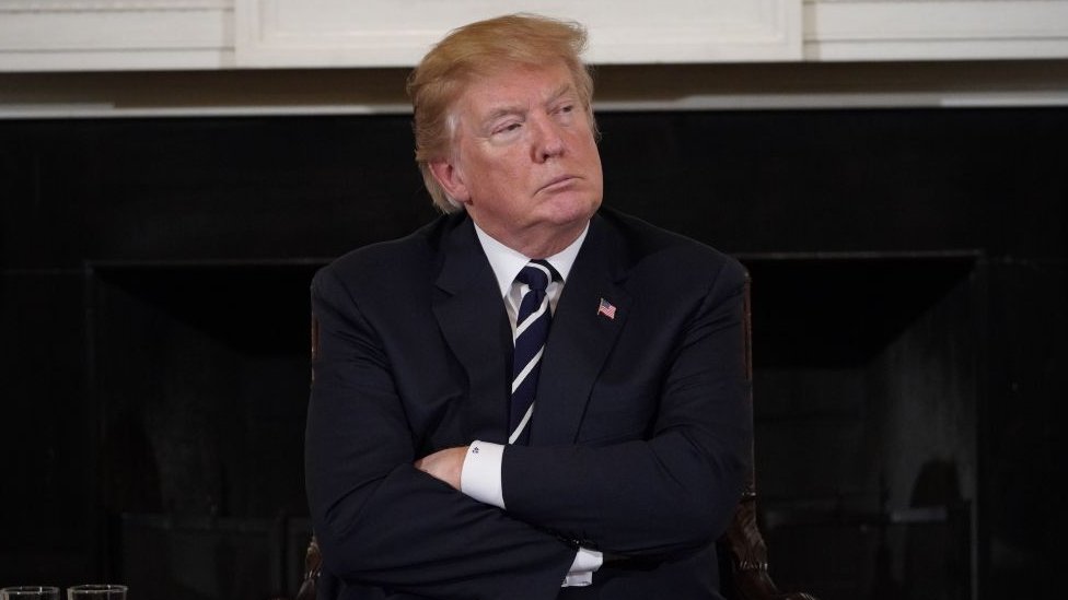 El gobierno de Trump asegura que los suegros del presidente no son parte del gobierno para evitar dar detalles sobre su proceso de residencia legal en el país. Donald Trump