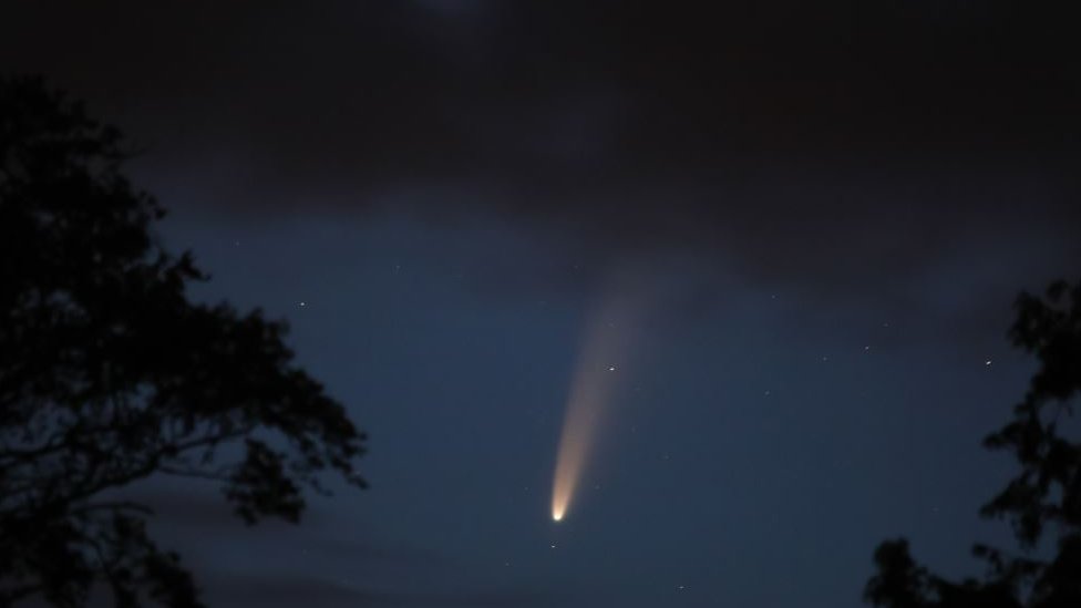 Комета Neowise была видением в небе над Северной Ирландией