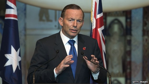 Премьер-министр Австралии Тони Эбботт выступает на брифинге для СМИ