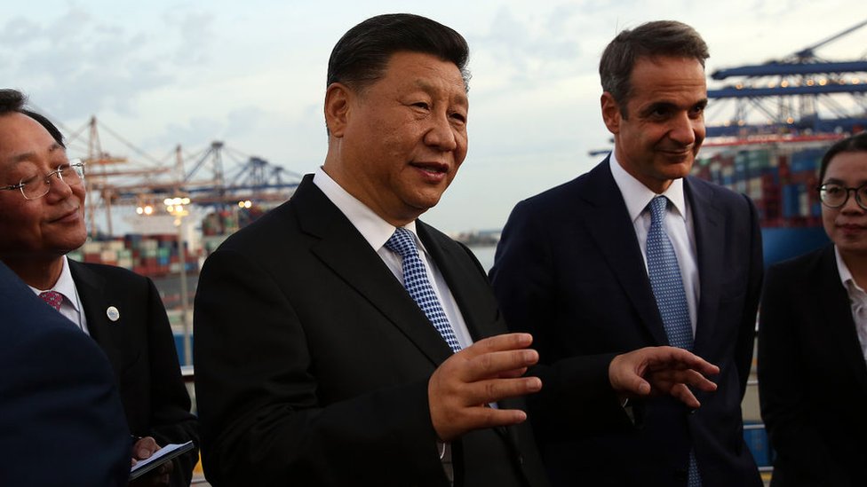 El presidente de China, Xi Jinping, y el primer ministro griego Kyriakos Mitsotakis (2019).