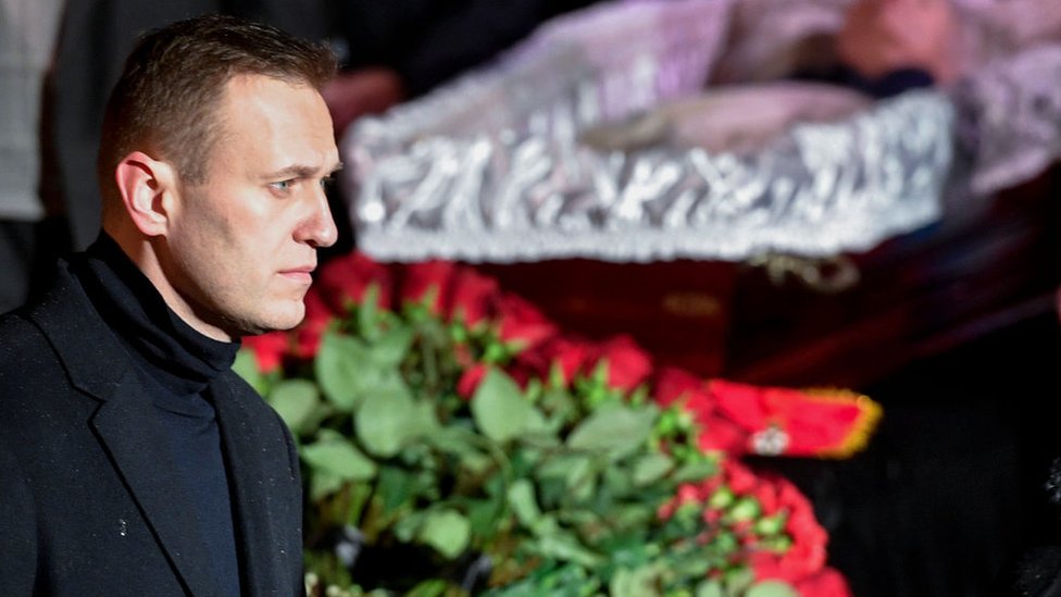 Russian opposition leader Alexei Navalny pays his last respects to Lyudmila Alexeyeva, a Soviet-era dissident who became a symbol of resistance in modern-day Russia as a leading rights activist, in Moscow on December 11, 2018