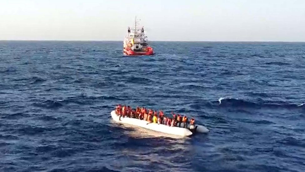 Луиза Мишель, спасательная лодка Бэнкси для беженцев