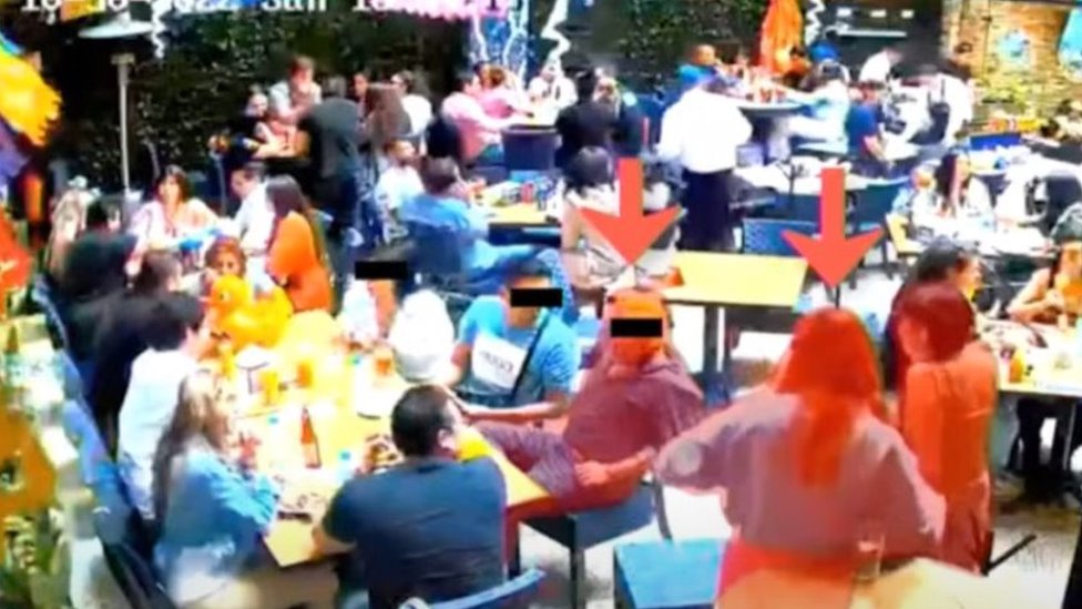 Imagenes de un video del restaurante donde estuvo Ariadna López