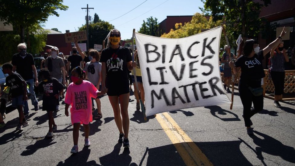 Black Lives Matter протестующие в Портленде, штат Орегон