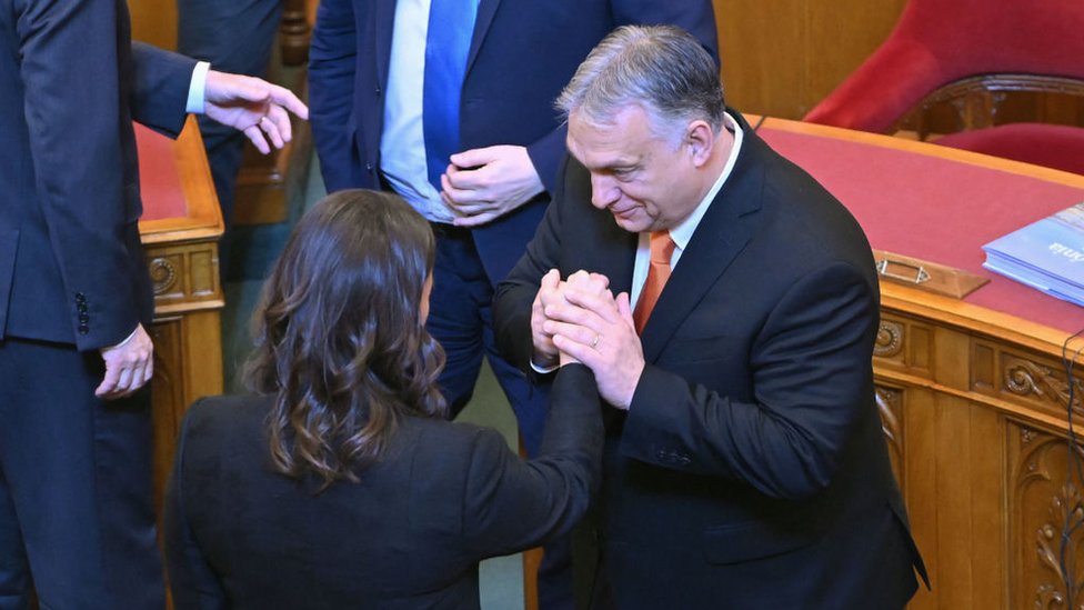 Başbakan Orban, Novak'ı tebrik ediyor