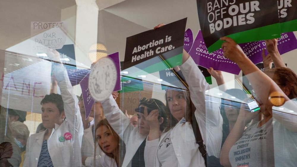 North Carolina abortion: Lawmakers override governor's veto on 12-week ban