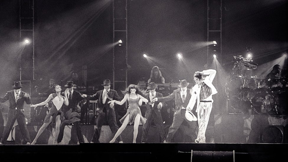 Икона поп-музыки Майкл Джексон выступает на концерте в рамках своего HIStory-тура 1 ноября 1996 года в Мумбаи, Индия