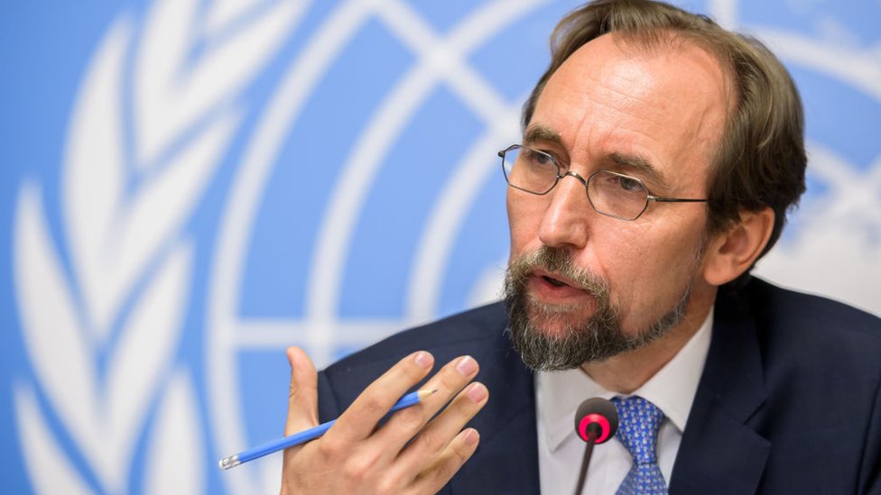 El alto comisionado de Derechos Humanos de la ONU, Zeid Ra'ad Al Hussein, acusó al gobierno de Nicolás Maduro de aplicar "una política destinada a reprimir el disenso político e infundir temor en la población venezolana". El alto comisionado de Derechos Humanos de la ONU, Zeid Ra'ad Al Hussein.