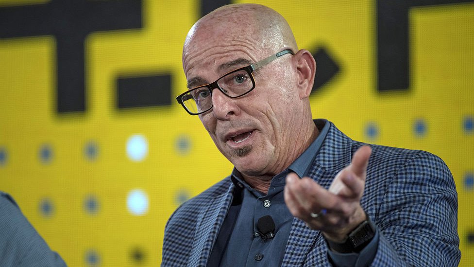 Blake Irving, de la firma de dominios web GoDaddy, dijo que está de acuerdo con la nueva orden ejecutiva. Blake Irving