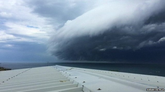 Timelapse footage shows shelf cloud rolling into Sydney