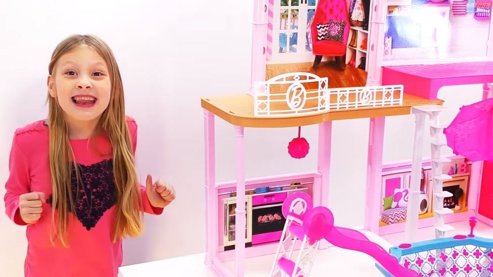 Ava and the Barbie house adlı video