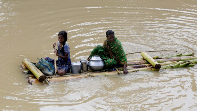 Cyclone Komen hits Southeast Asia - CBBC Newsround