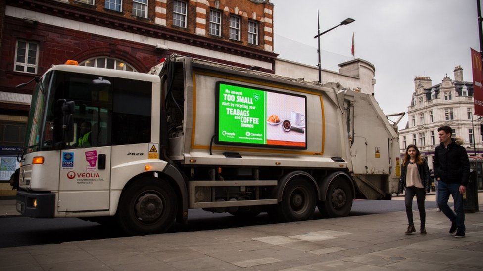 Рекламный экран Inurface на мусоровозе
