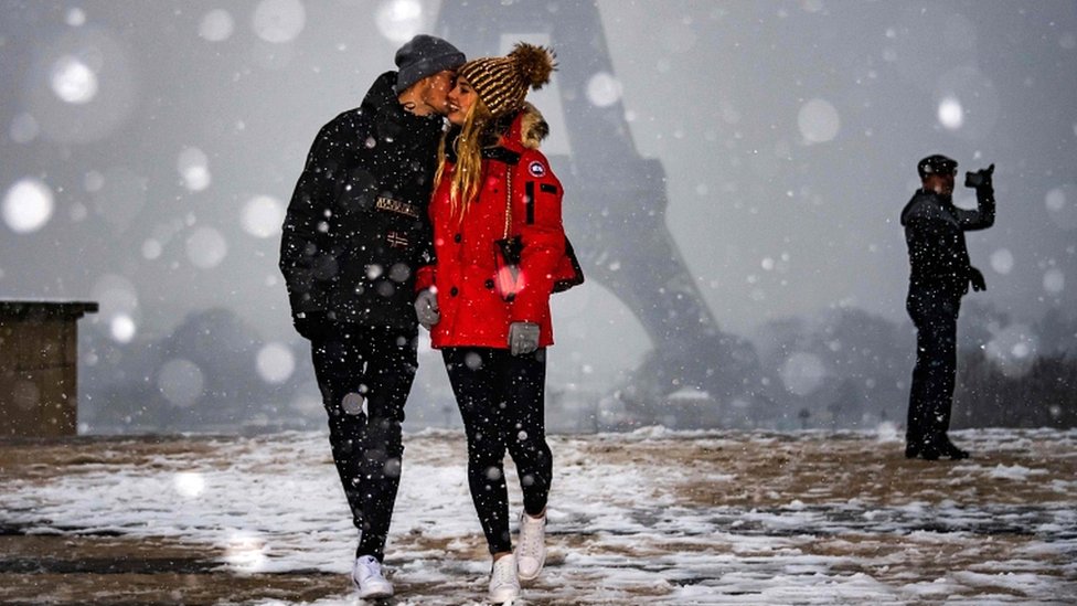 Paris In The Snow In Pictures c News