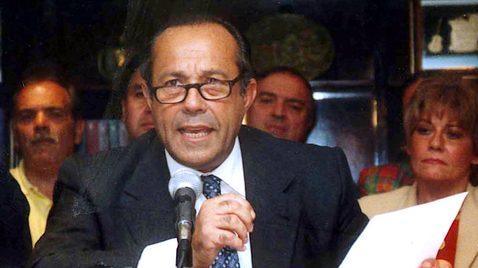 Adolfo Rodríguez Saá anunciando su renuncia, el 30 de diciembre de 2001.