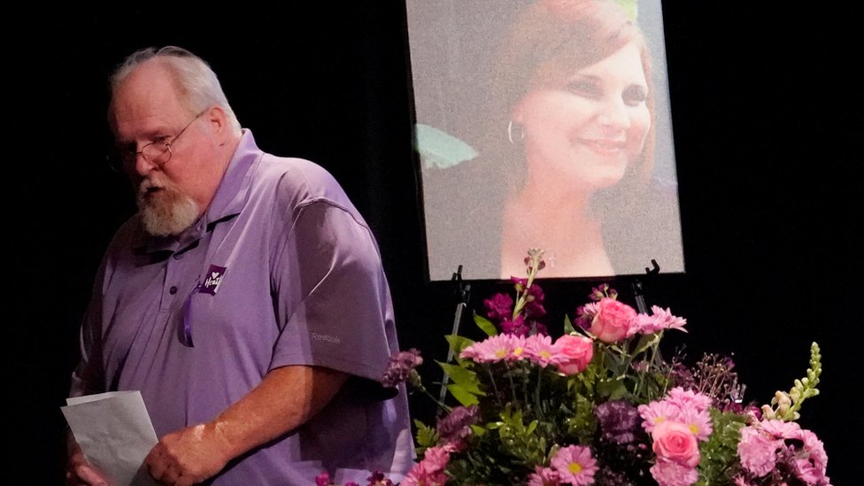 El padre de Heather, Mark Heyer, agradeció todos los elogios hacia su hija que le han llegado de sus amigos. Mark Heter, padre de Heather Heyer