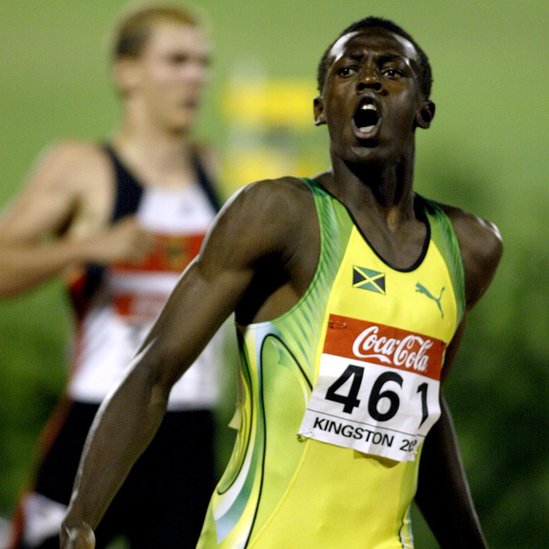Usain Bolt, aquí corriendo en 2003 en categoría juvenil, no se dedicó de lleno al atletismo hasta los 14 años. Usain Bolt en 2003