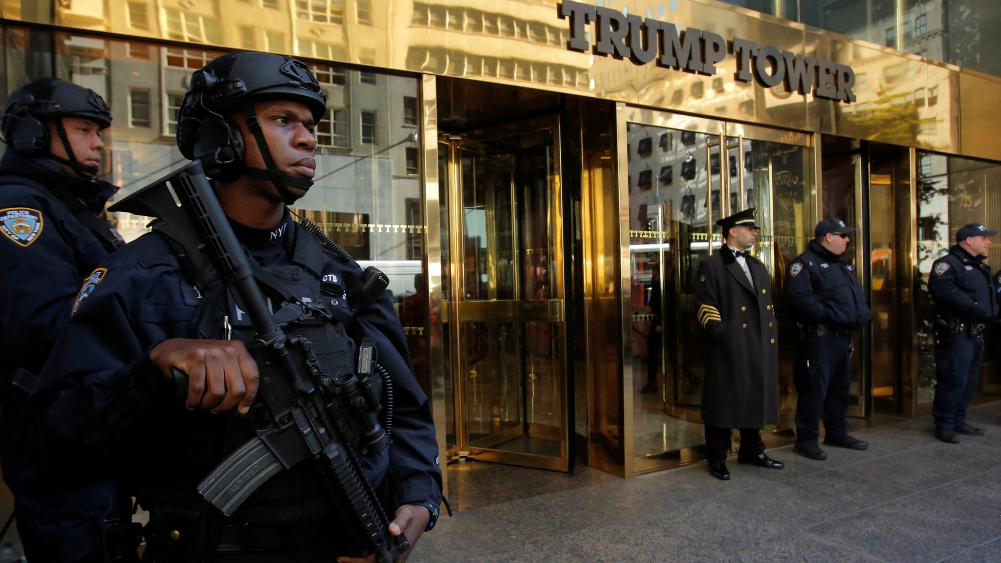 Secret Service quits Trump Tower in dispute over lease - BBC News