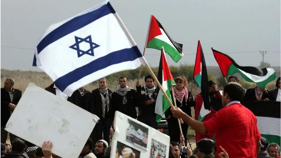 متظاهرون فلسطينيون وإسرائيليون