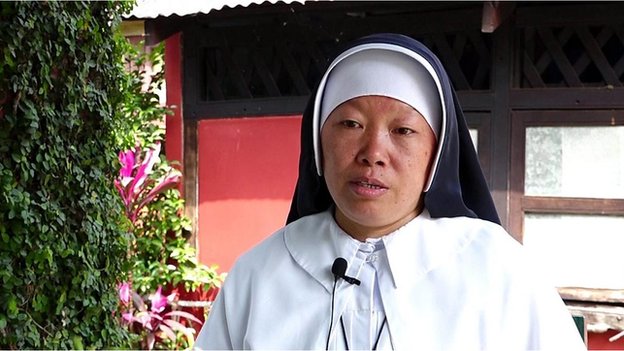La monja Ann Rose Nu Tawng, durante una entrevista de la BBC.
