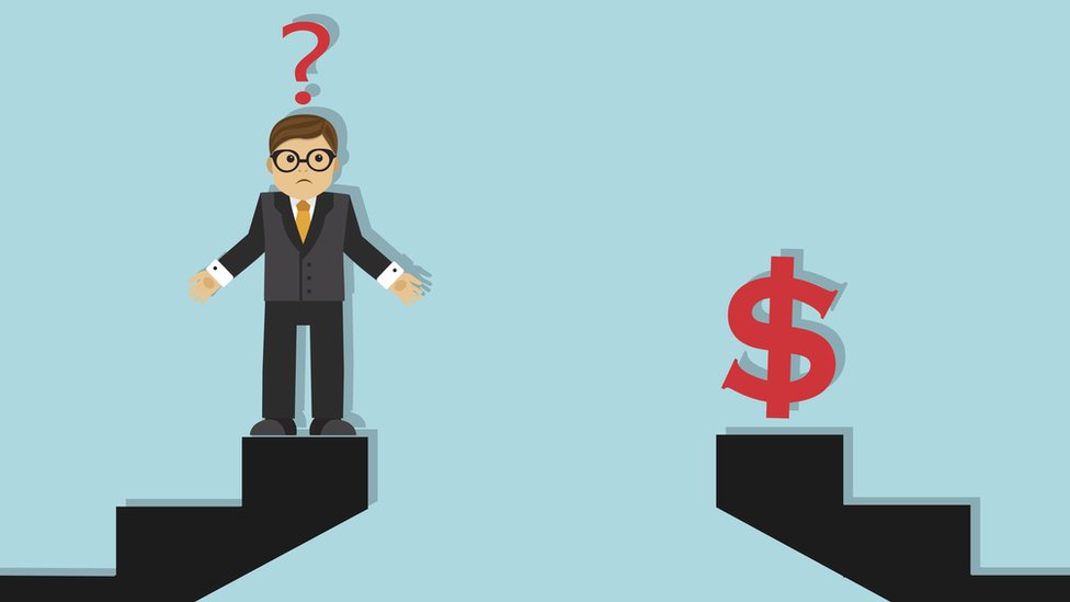 Muchos estudios muestran que los hombres altos ganan más que los bajos Diseño de un hombre de negocios en una escalera junto al símbolo del dólar.