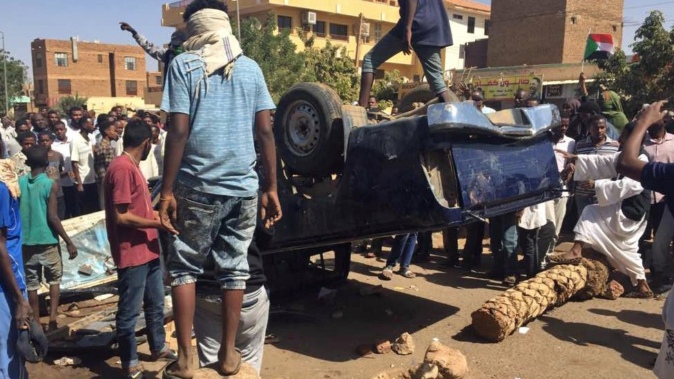 أنباء عن مهاجمة سيارة للشرطة في الخرطوم