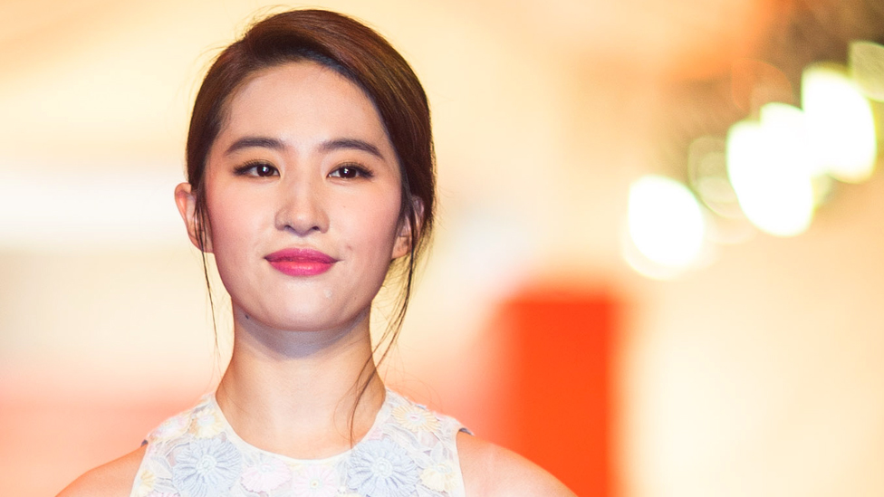 976px x 549px - Mulan: Disney casts Chinese actress Liu Yifei in lead role - BBC News