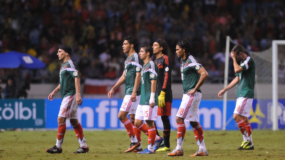 México tuvo que jugar el repechaje para clasificar al mundial de Brasil 2014. México tras perder con Costa Rica