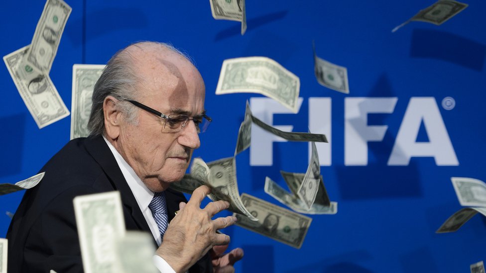 Sepp Blatter, quien fue presidente de la FIFA durante 18 años, se encuentra inhabilitado tras haber sido suspendido del fútbol de por vida.. Sepp Blatter