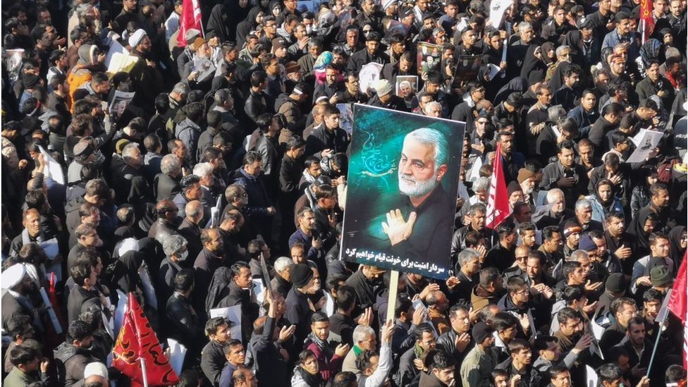 Похороны убитого генерала прошли по всему Ирану