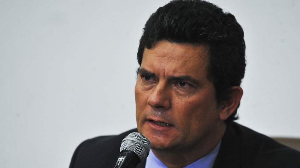 Sergio Moro fala no microfone